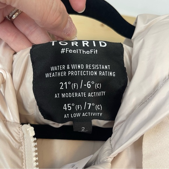 Torrid Women's Cream Puffer Jacket Size 2X - Picture 4 of 6